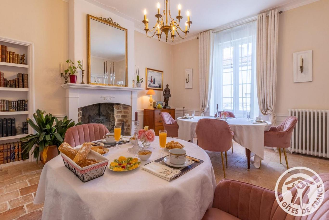 Hotel Le Griffon 1855 Saint-Laurent-Des-Autels Zewnętrze zdjęcie