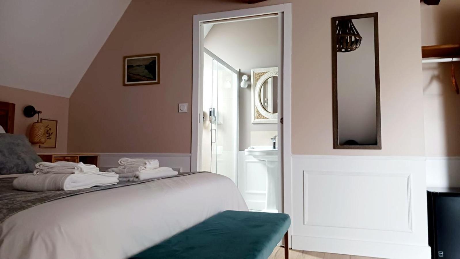 Hotel Le Griffon 1855 Saint-Laurent-Des-Autels Zewnętrze zdjęcie